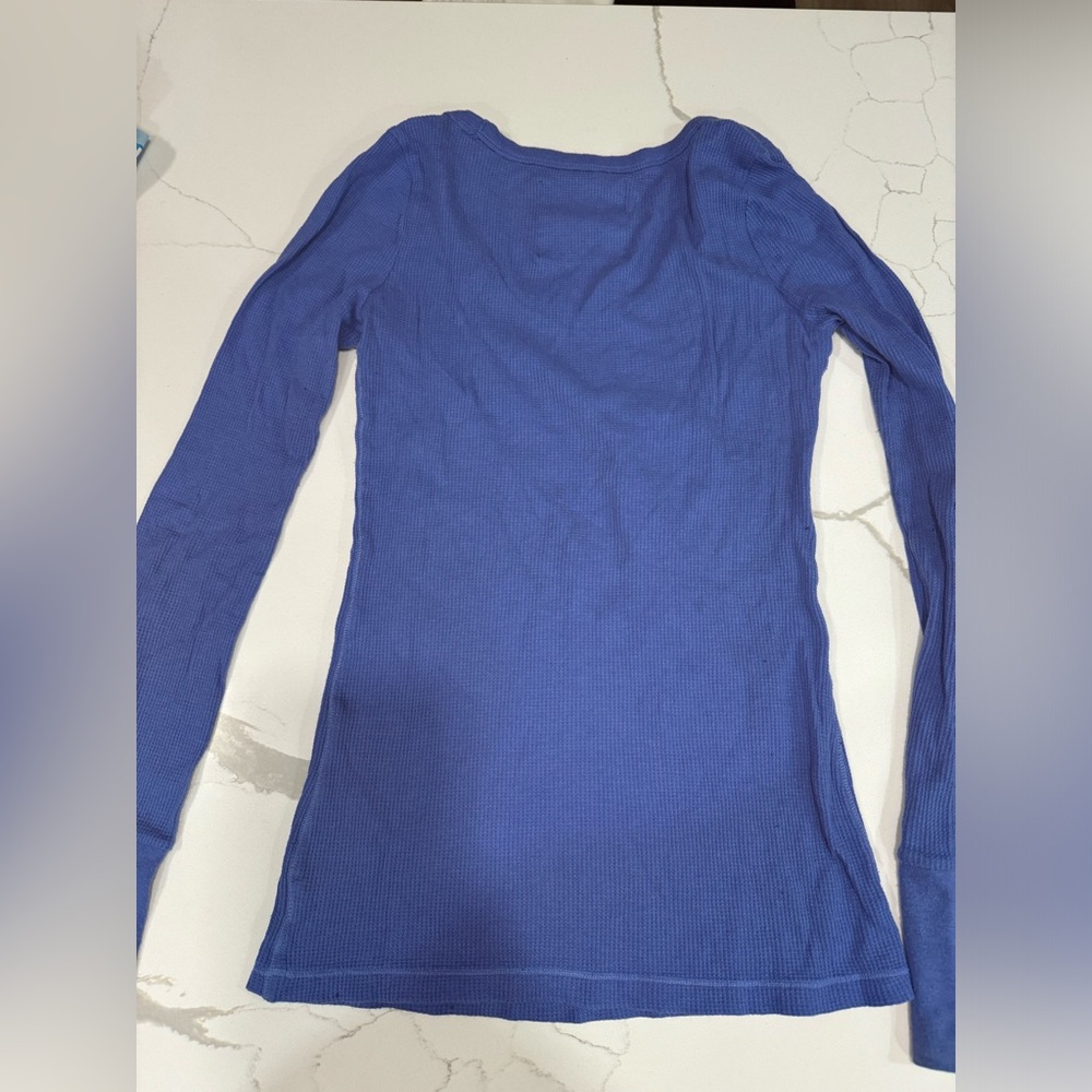 American Eagle NYC long sleeve - Picture 5 of 5